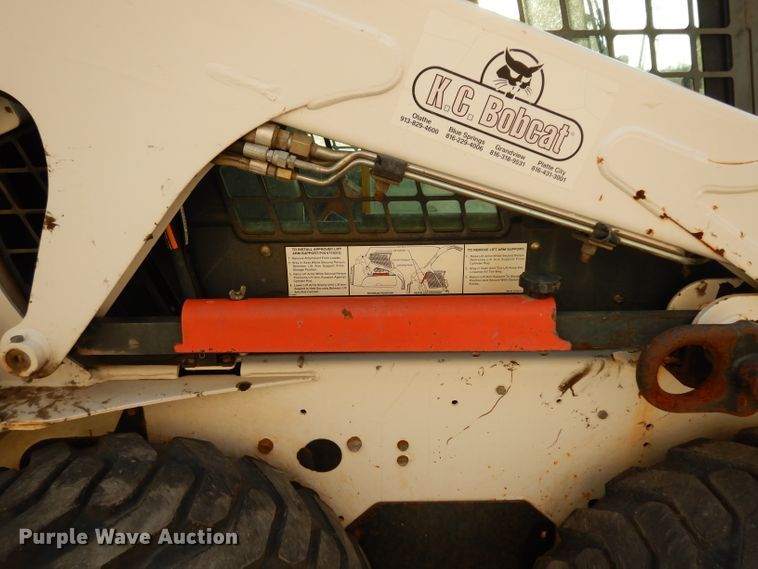 image for item DE4147 2005 Bobcat S205 skid steer