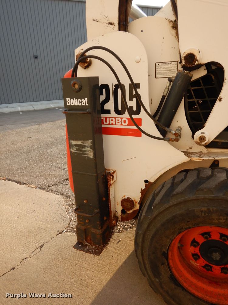 image for item DE4147 2005 Bobcat S205 skid steer