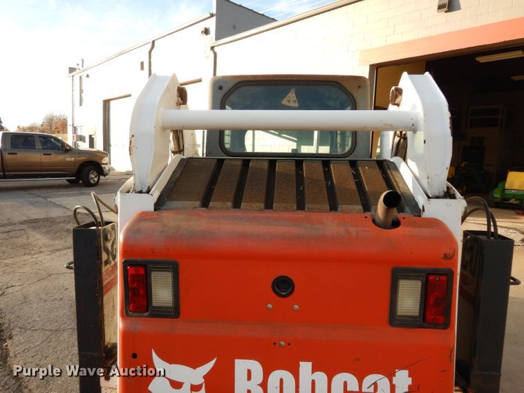 image for item DE4147 2005 Bobcat S205 skid steer
