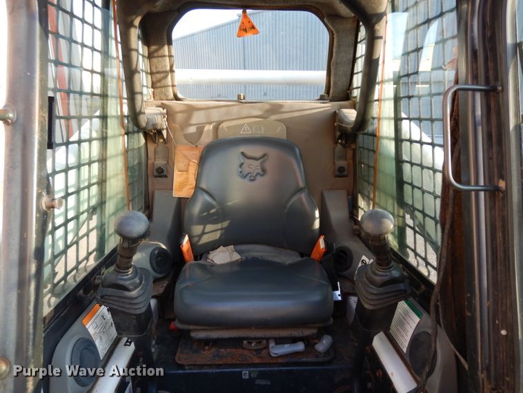 image for item DE4147 2005 Bobcat S205 skid steer