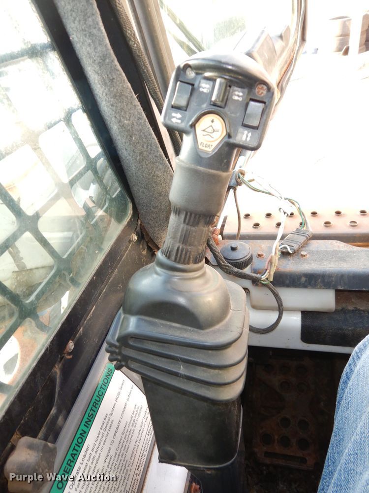 image for item DE4147 2005 Bobcat S205 skid steer