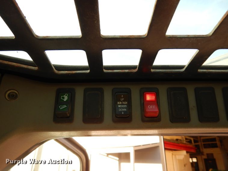 image for item DE4147 2005 Bobcat S205 skid steer