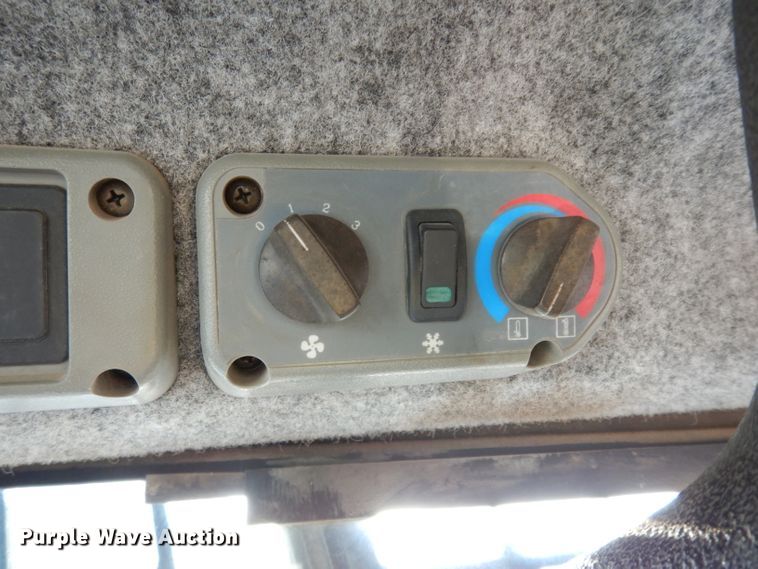 image for item DE4147 2005 Bobcat S205 skid steer