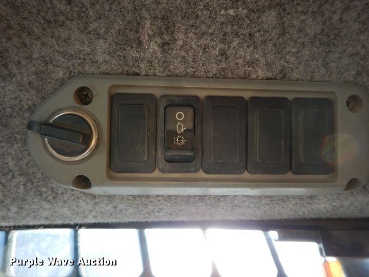 image for item DE4147 2005 Bobcat S205 skid steer