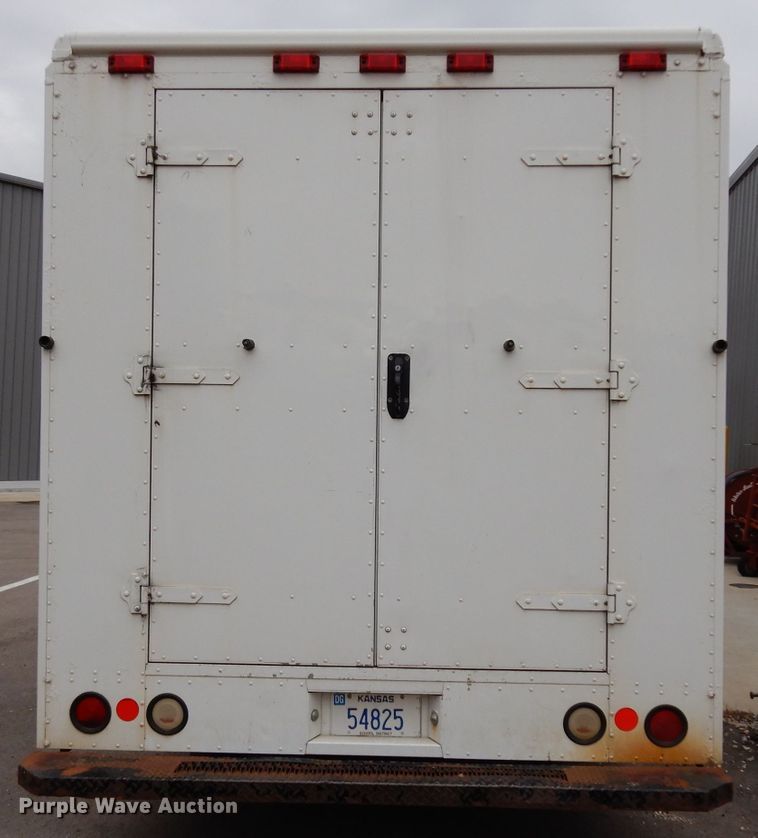 image for item DE4160 2005 Ford E350 Super Duty delivery van