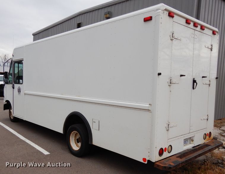 image for item DE4160 2005 Ford E350 Super Duty delivery van