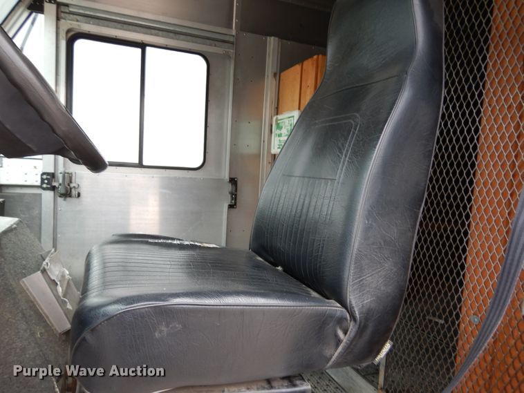 image for item DE4160 2005 Ford E350 Super Duty delivery van