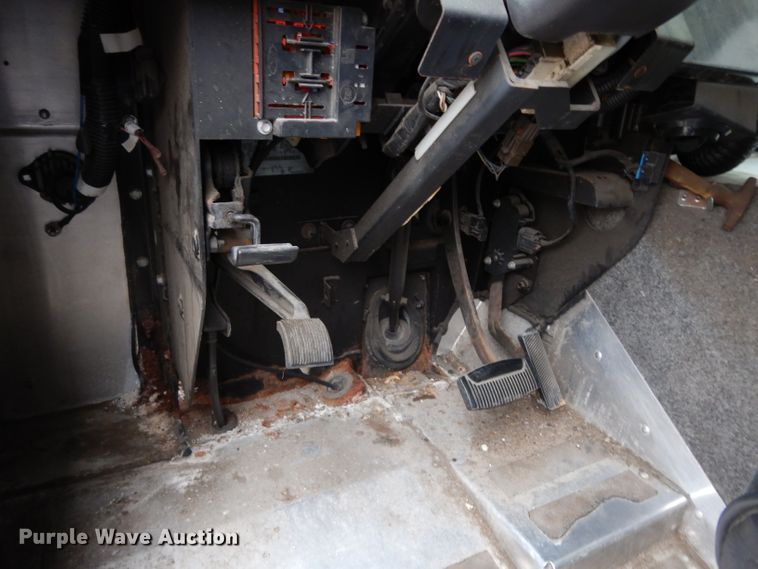 image for item DE4160 2005 Ford E350 Super Duty delivery van