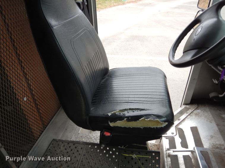 image for item DE4160 2005 Ford E350 Super Duty delivery van