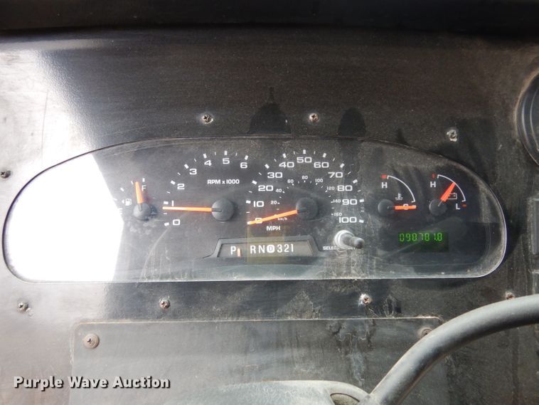 image for item DE4160 2005 Ford E350 Super Duty delivery van
