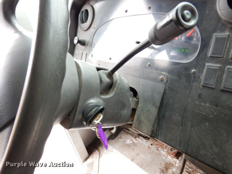 image for item DE4160 2005 Ford E350 Super Duty delivery van