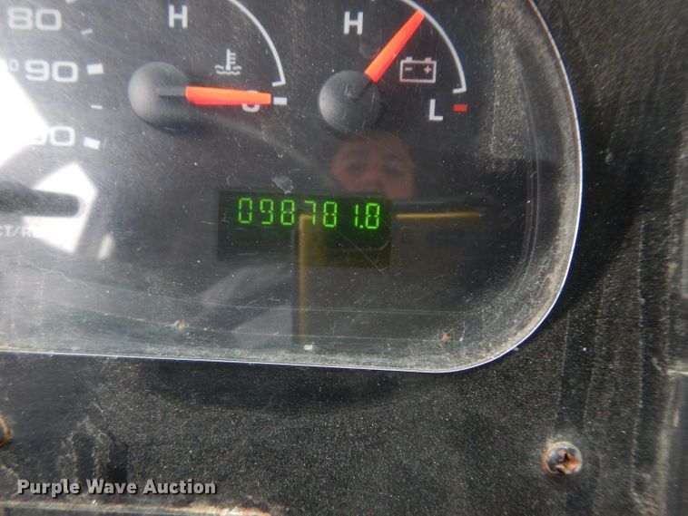 image for item DE4160 2005 Ford E350 Super Duty delivery van