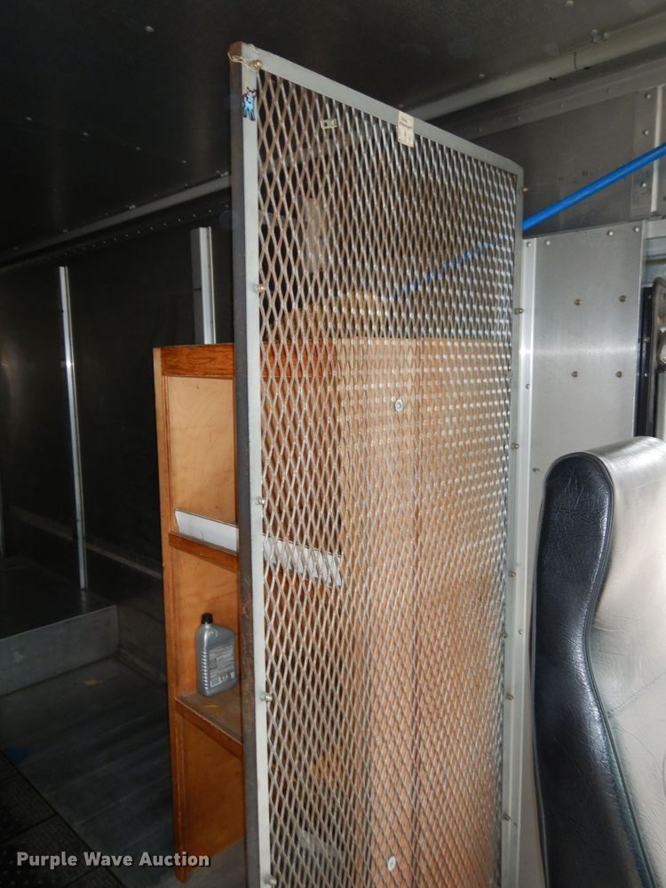 image for item DE4160 2005 Ford E350 Super Duty delivery van