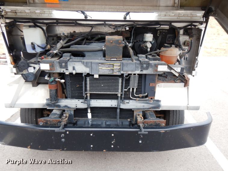 image for item DE4160 2005 Ford E350 Super Duty delivery van