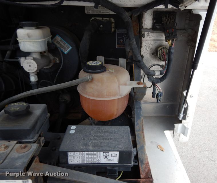 image for item DE4160 2005 Ford E350 Super Duty delivery van