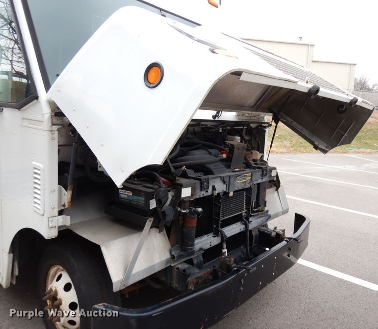 image for item DE4160 2005 Ford E350 Super Duty delivery van