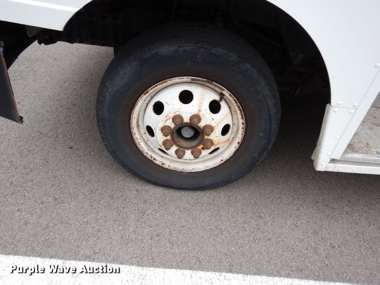 image for item DE4160 2005 Ford E350 Super Duty delivery van