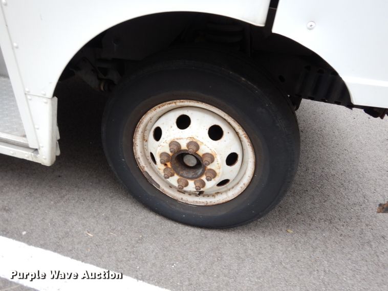 image for item DE4160 2005 Ford E350 Super Duty delivery van