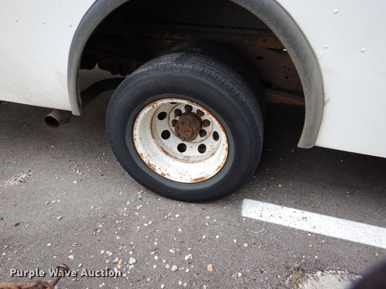 image for item DE4160 2005 Ford E350 Super Duty delivery van