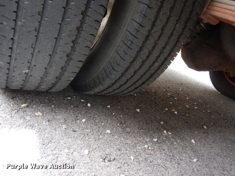 image for item DE4160 2005 Ford E350 Super Duty delivery van