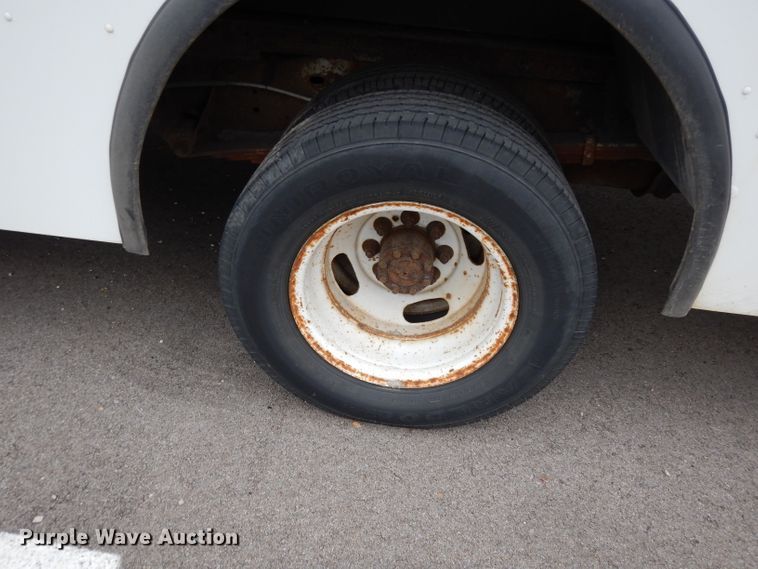 image for item DE4160 2005 Ford E350 Super Duty delivery van