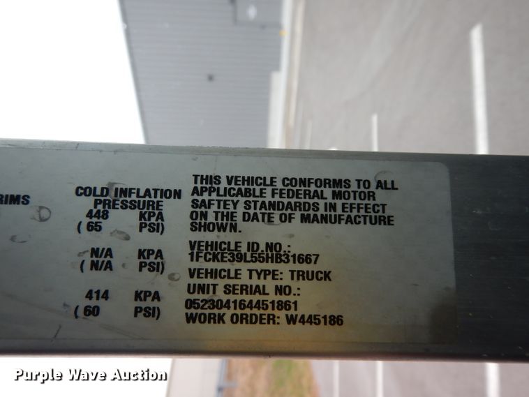 image for item DE4160 2005 Ford E350 Super Duty delivery van