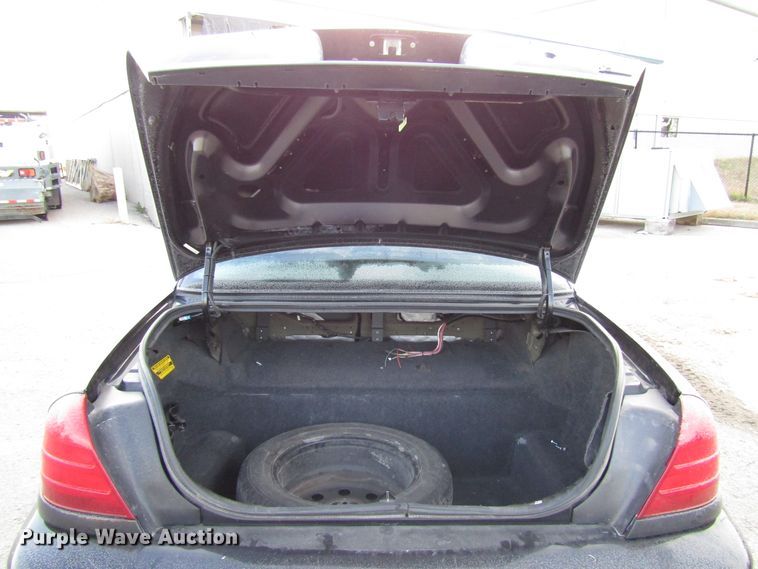 image for item DG6673 2011 Ford Crown Victoria Police Interceptor