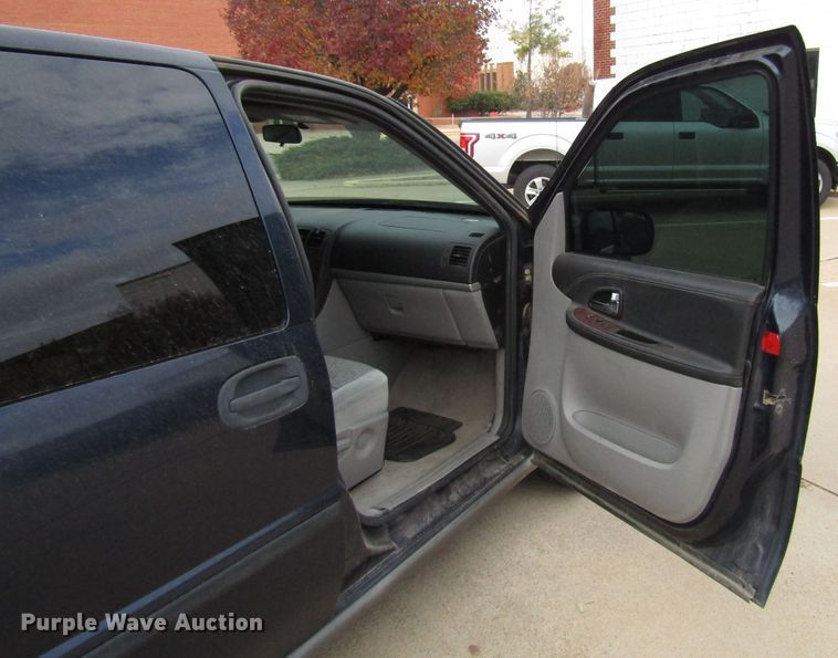 image for item DG6739 2005 Chevrolet Uplander SUV