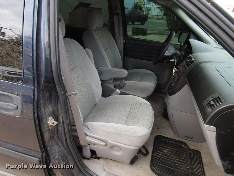 image for item DG6739 2005 Chevrolet Uplander SUV