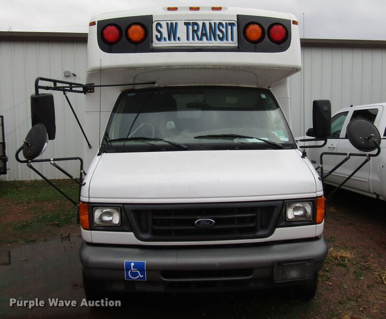 image for item DG6740 2007 Ford E450 shuttle bus