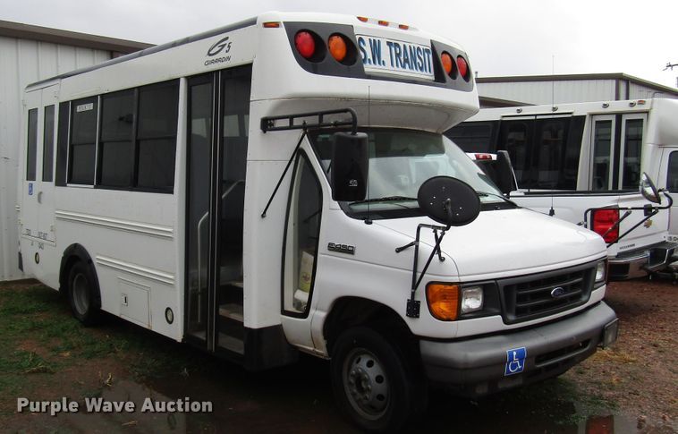 image for item DG6740 2007 Ford E450 shuttle bus