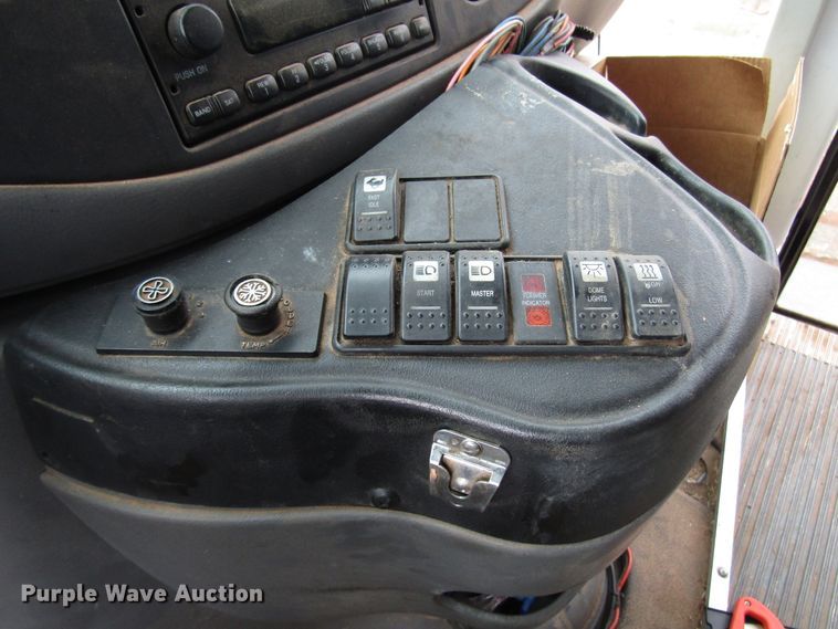 image for item DG6740 2007 Ford E450 shuttle bus