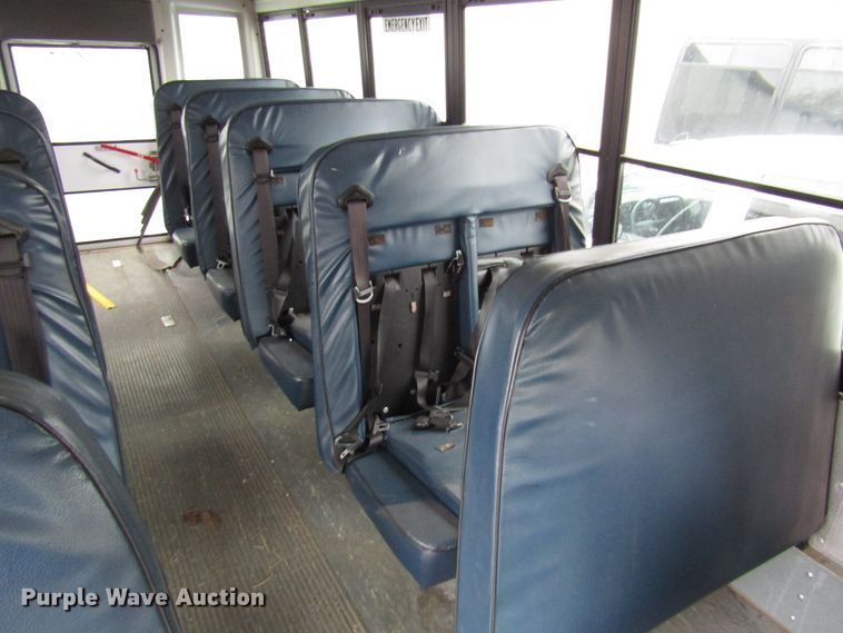 image for item DG6740 2007 Ford E450 shuttle bus