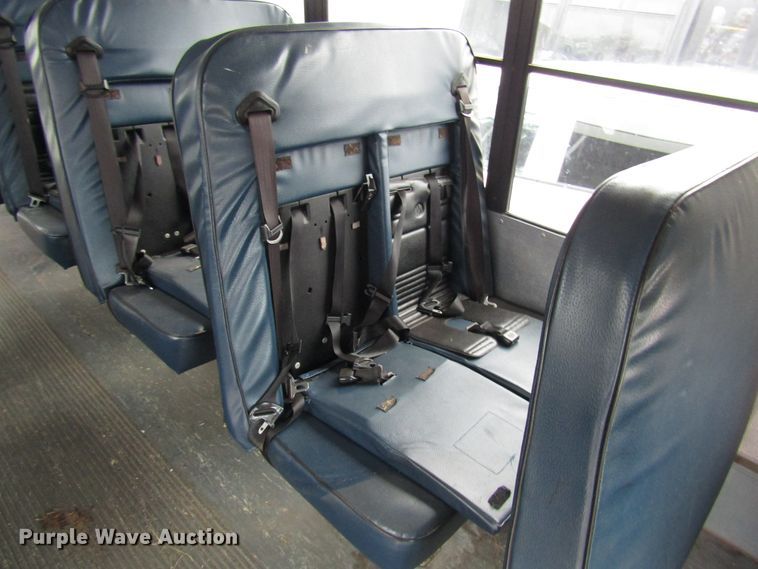 image for item DG6740 2007 Ford E450 shuttle bus