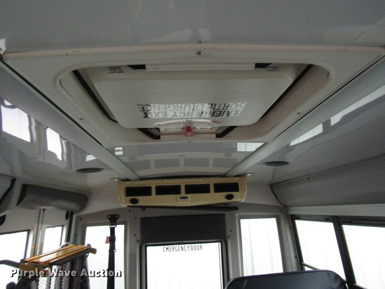 image for item DG6740 2007 Ford E450 shuttle bus