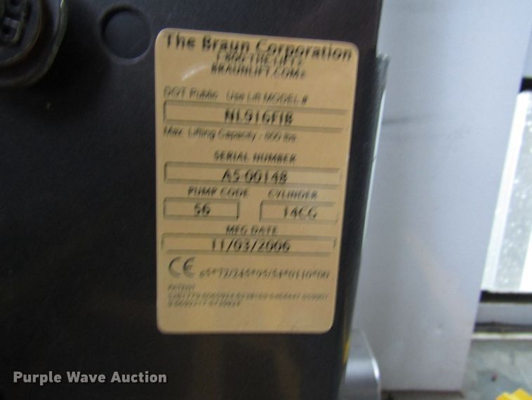 image for item DG6740 2007 Ford E450 shuttle bus