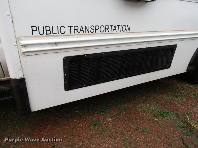 image for item DG6740 2007 Ford E450 shuttle bus