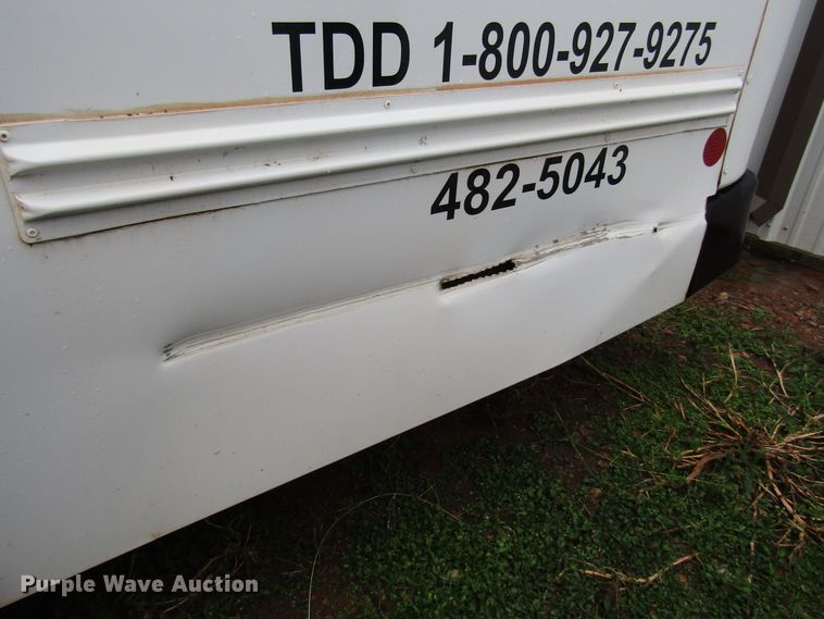 image for item DG6740 2007 Ford E450 shuttle bus