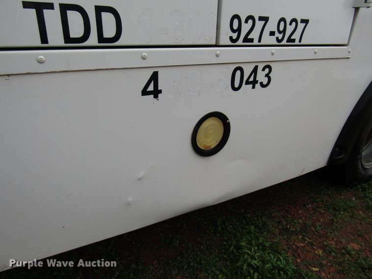 image for item DG6740 2007 Ford E450 shuttle bus