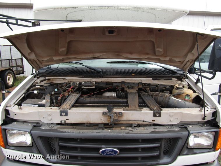 image for item DG6740 2007 Ford E450 shuttle bus