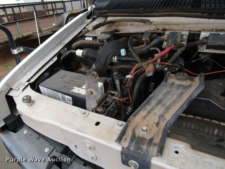 image for item DG6740 2007 Ford E450 shuttle bus