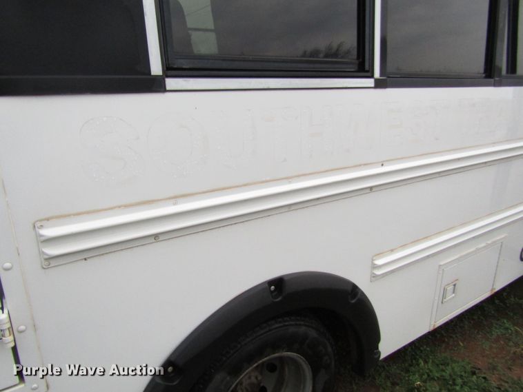 image for item DG6740 2007 Ford E450 shuttle bus