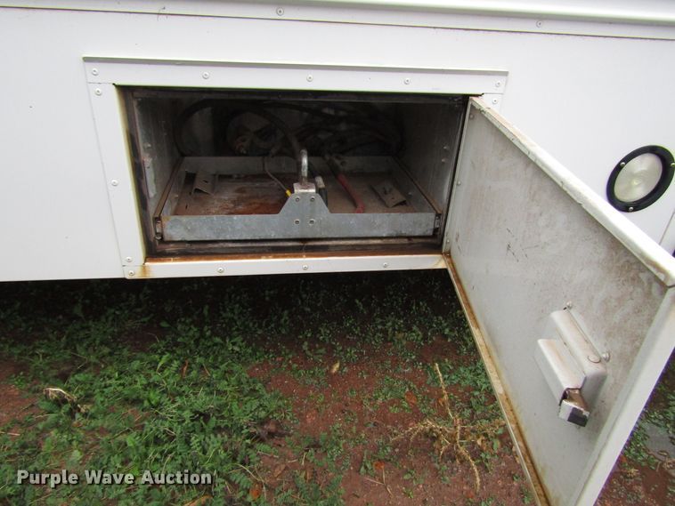 image for item DG6740 2007 Ford E450 shuttle bus