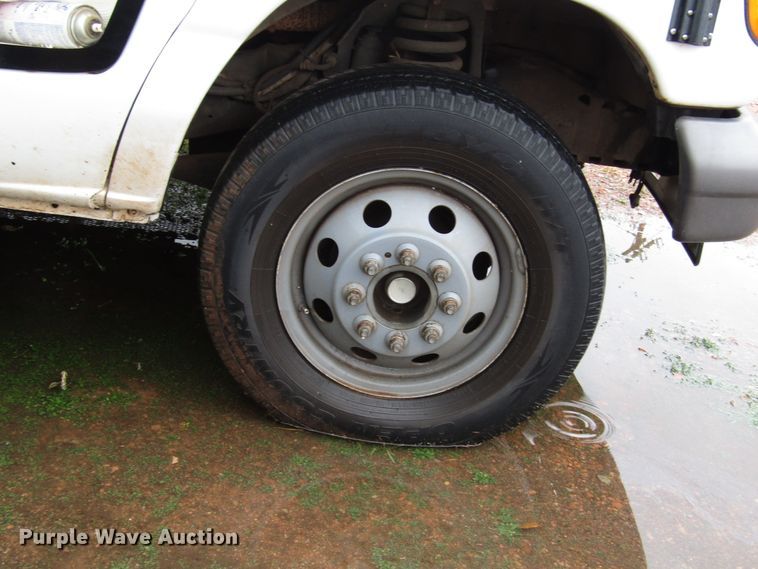 image for item DG6740 2007 Ford E450 shuttle bus