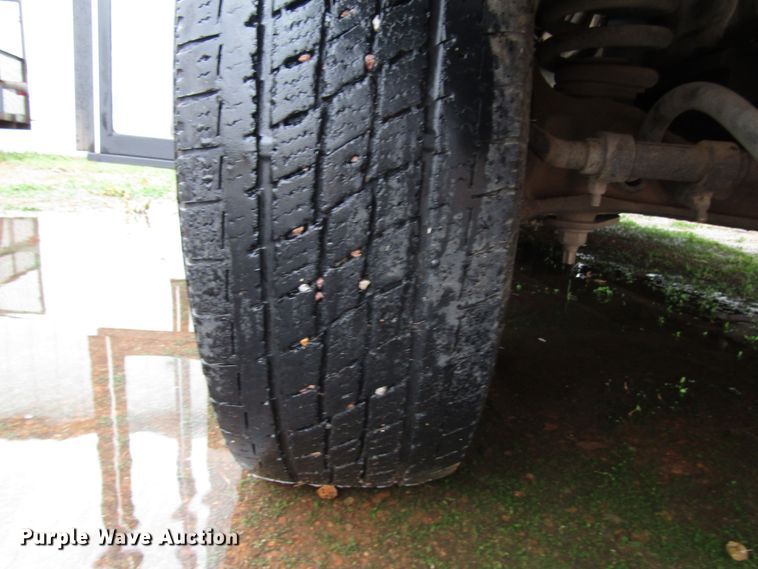 image for item DG6740 2007 Ford E450 shuttle bus