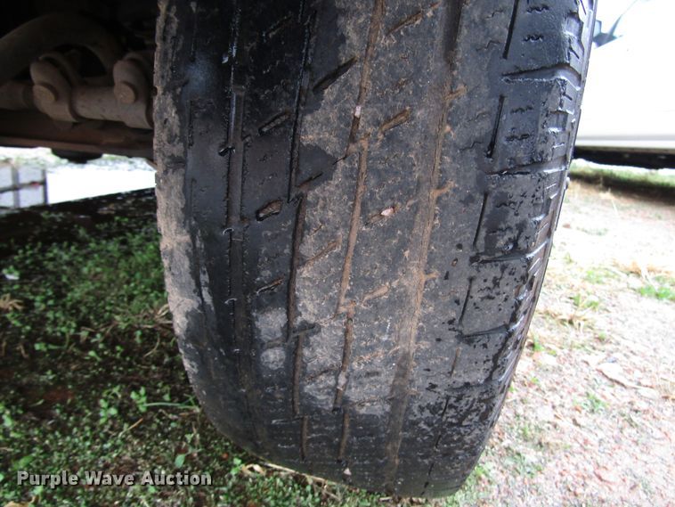 image for item DG6740 2007 Ford E450 shuttle bus