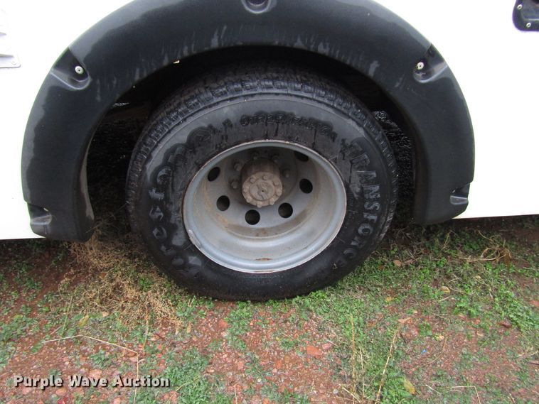 image for item DG6740 2007 Ford E450 shuttle bus