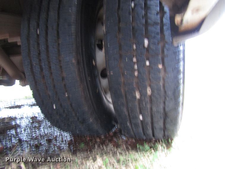 image for item DG6740 2007 Ford E450 shuttle bus