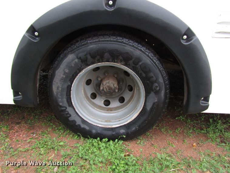 image for item DG6740 2007 Ford E450 shuttle bus