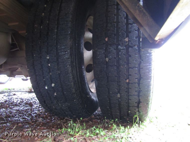 image for item DG6740 2007 Ford E450 shuttle bus